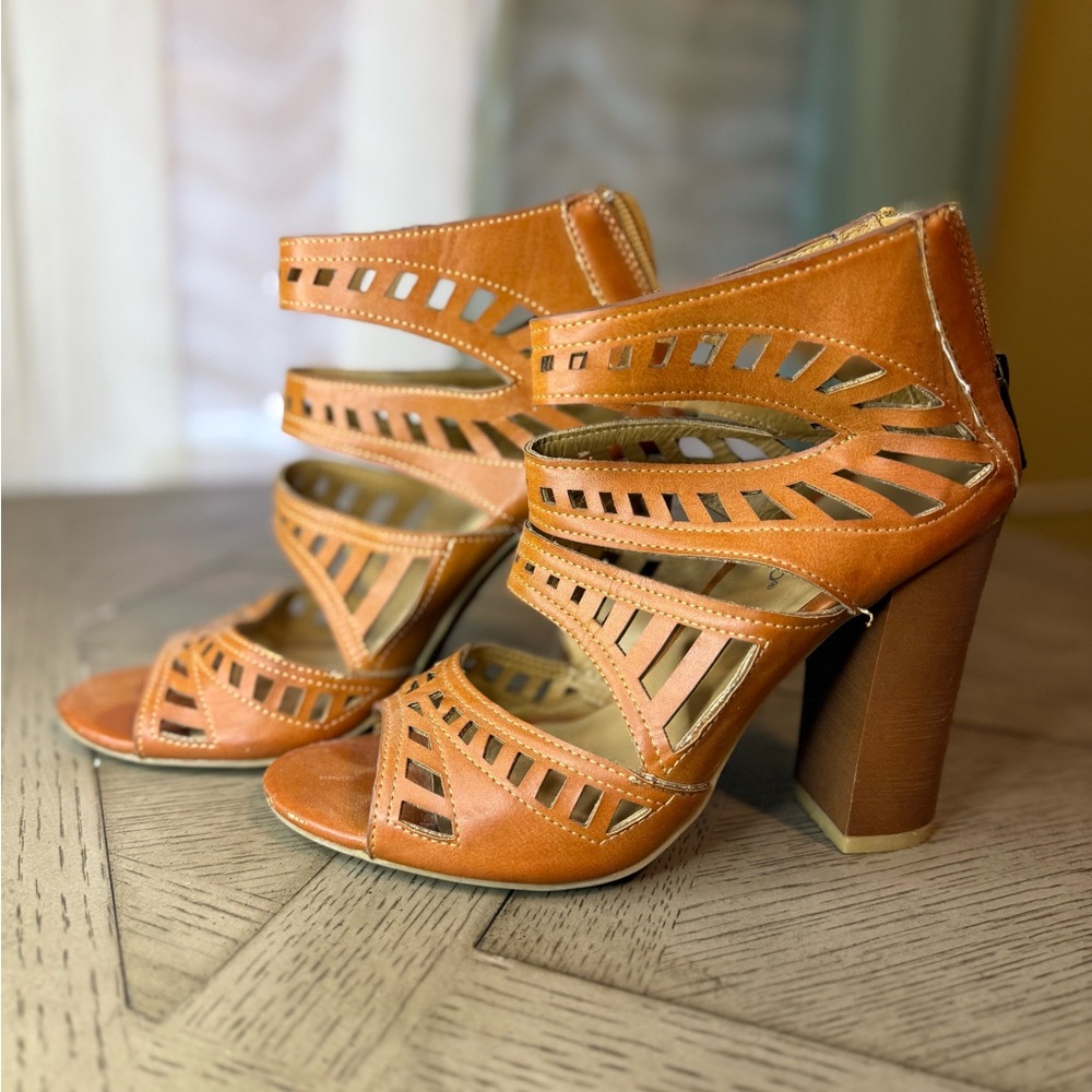 Fall Tan Heeled Sandals🍂